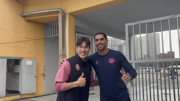 이창민(왼쪽, 제주SK), 싸박(수원FC). 제주SK 제공