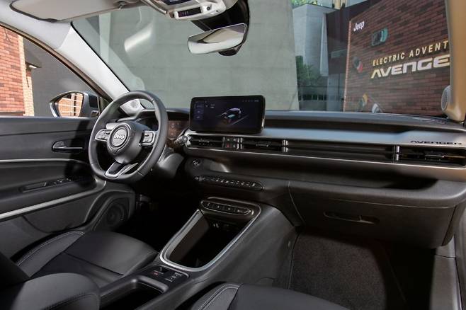 지프 어벤저 알티튜드 인테리어 사진=스텔란티스코리아