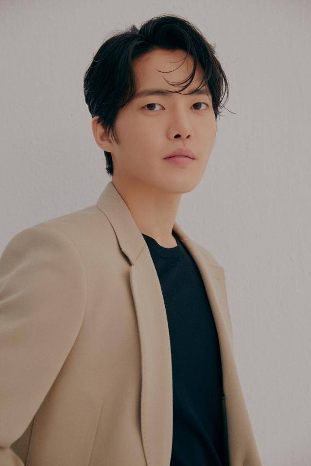 배우 김건우는 "'더 글로리' 손명오 연기 이후 본명을 잃었다"며 "이 드라마로 얻은 것이 많아 감사한 마음이기 때문에 그 이름을 지워내는 일은 오랫동안 안고 갈 숙제로 여긴다"고 말했다. 자이언엔터테인먼트 제공