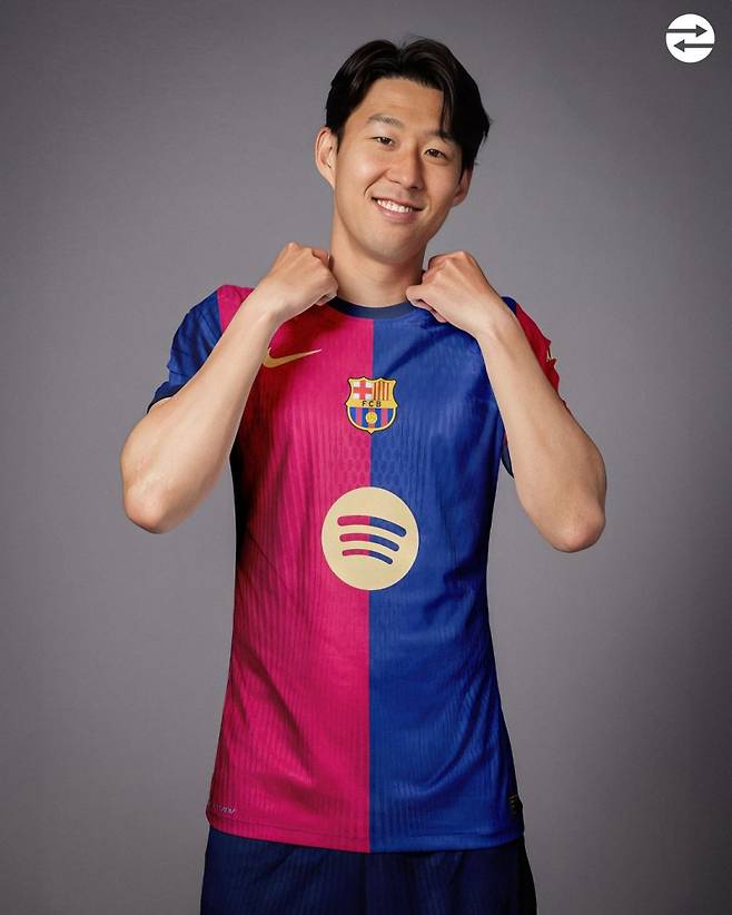 축구 매체 트랜스퍼스가 게시한 바르셀로나 유니폼을 입은 손흥민의 합성 사진. 사진=트랜스퍼스 SNS