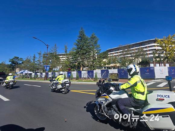 경찰이 경주 시내 일대를 순찰하고 있다. [사진=최란 기자]