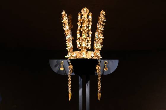 Gold Crown from Cheonmachong Tomb [GYEONGJU NATIONAL MUSEUM]