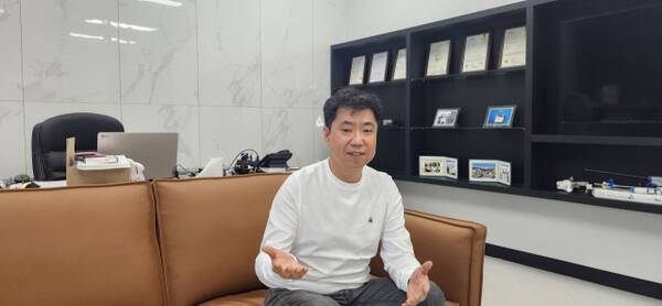 박현진 에코트㈜ 대표가 해외 진출을 하는 과정에서 태국을 선택하게 된 배경 등을 설명하고 있다. 이연우기자