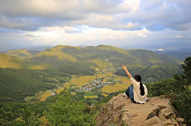 경주 인생샷 자연명소, 화랑의언덕 베스트 포토존 ‘명상 바위’