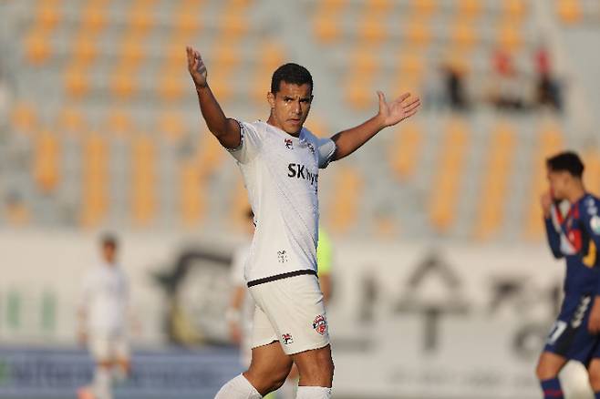 유리 조나탄. 한국프로축구연맹