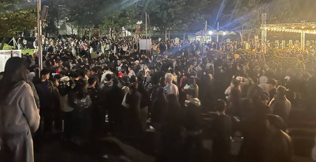 ▲다채로운 공연도 축제 열기를 더해준다. 전자음악(EDM) 파티, 동춘서커스, 천만송이 노래자랑 등 남녀노소 모두가 즐길 수 있는 무대가 펼쳐지며 축제의 재미를 더하고 있다. ⓒ프레시안