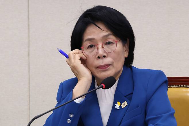 국회 과학기술정보방송통신위원회 최민희 위원장이 10월23일 국회에서 열린 한국방송공사 등에 대한 국정감사에서 국민의힘 의원의 질의를 듣고 있다. ⓒ시사저널 박은숙