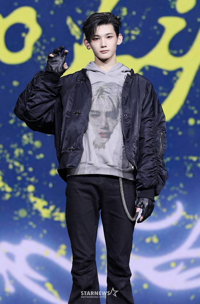 그룹 앤팀(&TEAM) 조가 28일 서울 용산구 블루스퀘어에서 진행된 한국 데뷔 앨범 발매 기념 쇼케이스에서 포즈를 취하고 있다. /2025.10.28 /사진=김휘선 hwijpg@