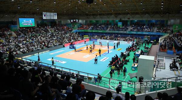 2025 여수KOVO컵대회가 열리는 경기장 실내전경 모습.