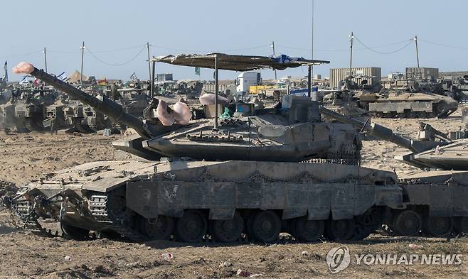가자지구 접경지의 이스라엘군 탱크 [UPI 연합뉴스 자료사진. 재판매 및 DB 금지]