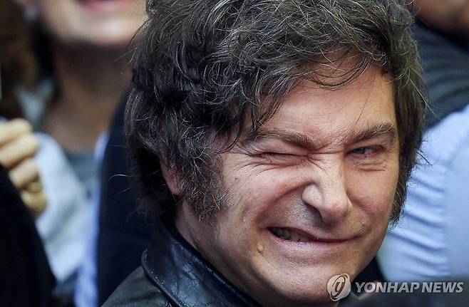 윙크하는 밀레이 [부에노스아이레스 로이터=연합뉴스. 재판매 및 DB 금지]