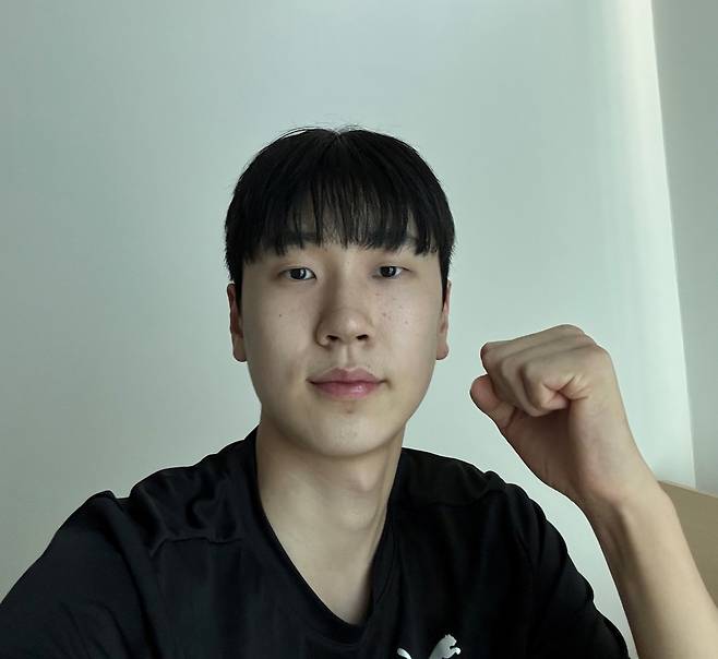 지난 27일 서울 강서구 메이필드호텔에서 열린 2025∼2026 한국배구연맹(KOVO) 남자 신인선수 드래프트에서 전체 1순위로 수원 한국전력에 지명된 방강호. <수원 한국전력 제공>