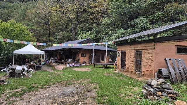 덕산터 게스트하우스 전경. 김도훈 기자