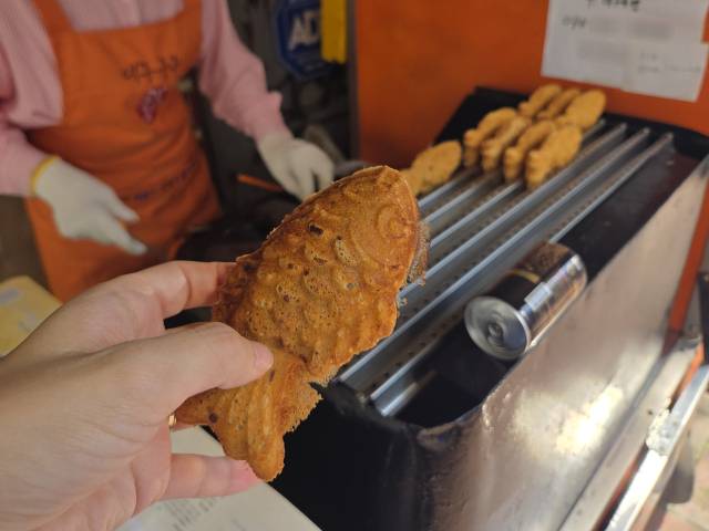 대구 중구 봉산동의 한 점포에서 구매한 붕어빵. 정은빈 기자