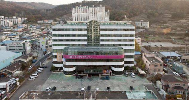 17년째 흉물로 방치된 김천 그랜드 호텔 . 안희용 기자