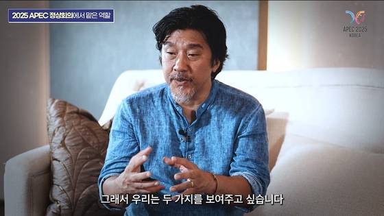 에드워드 리가 인터뷰 하고 있는 장면. 외교부 출저.
