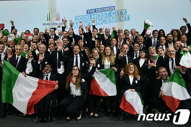 20년 만에 다시 이탈리아에서 열리는 2026 밀라노코르티나 동계 올림픽은 사상 처음으로 2개 도시가 공식 명칭에 병기되는 대회다. ⓒ AFP=뉴스1