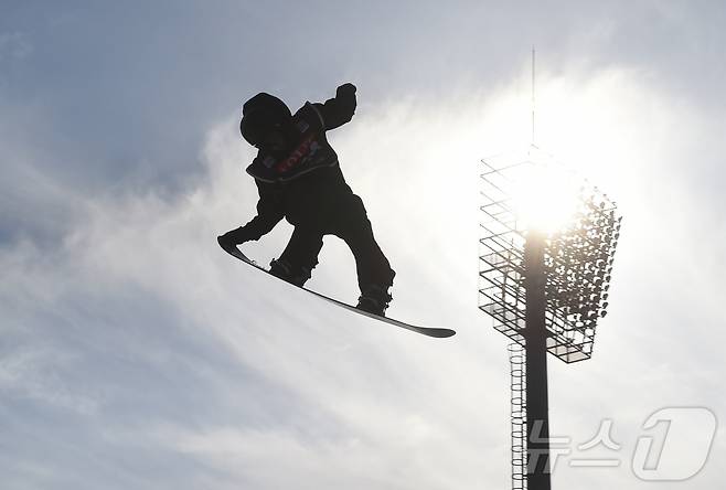 지금까지도 일부 종목이 인근 도시에서 열린 적은 있으나 이번 대회처럼 많은 종목이 다양한 지역에서 분산 개최되는 것은 처음이다. ⓒ AFP=뉴스1