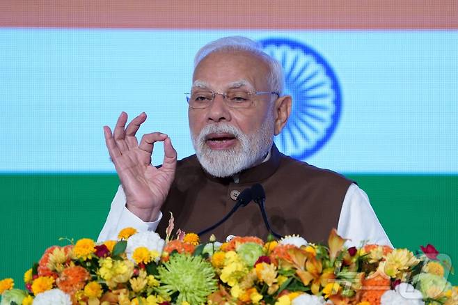 29일 일본 도쿄에서 열린 일본·인도 경제포럼에서 나렌드라 모디 인도 총리가 연설하고 있다. 이번 행사에는 일본의 이시바 시게루 총리도 참석했으나 사진에는 포함되지 않았다.2025.08.29. ⓒ AFP=뉴스1 ⓒ News1 권영미 기자