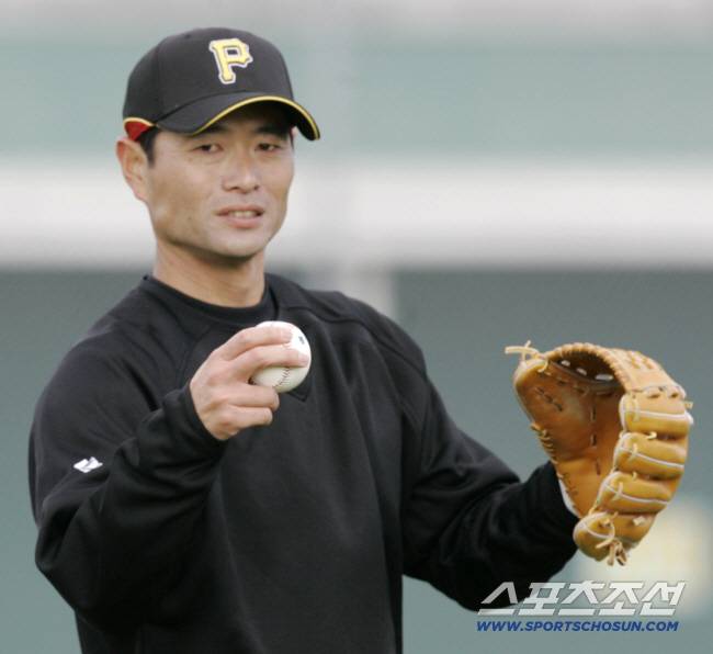 구와타는 요미우리에서 통산 173승을 거두고, 2007년 메이저리그에 도전했다. 피츠버그 소속으로 그해 19경기에 등판했다. 스포츠조선 DB