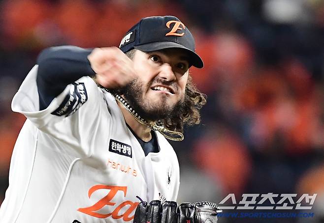 24일 대전 한화생명볼파크에서 열린 삼성과 한화의 PO 5차전. 선발 투구하고 있는 한화 폰세. 대전=송정헌 기자songs@sportschosun.com/2025.10.24/