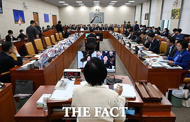 29일 오후 서울 여의도 국회에서 열린 과학기술정보방송통신위원회 과학기술정보통신부 등에 대한 종합감사에서 국민의힘 의원들의 빈자리가 보이고 있다. /국회=남용희 기자