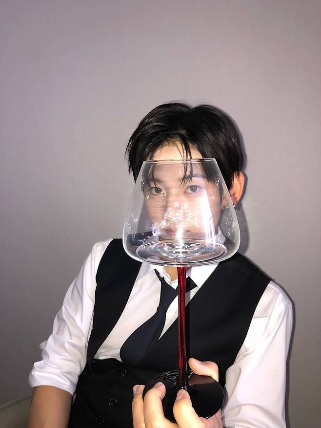 버블에서 유명한 킥플립 계훈. 인스타그램 @kickflip_kickflip, X @kickflip_jype