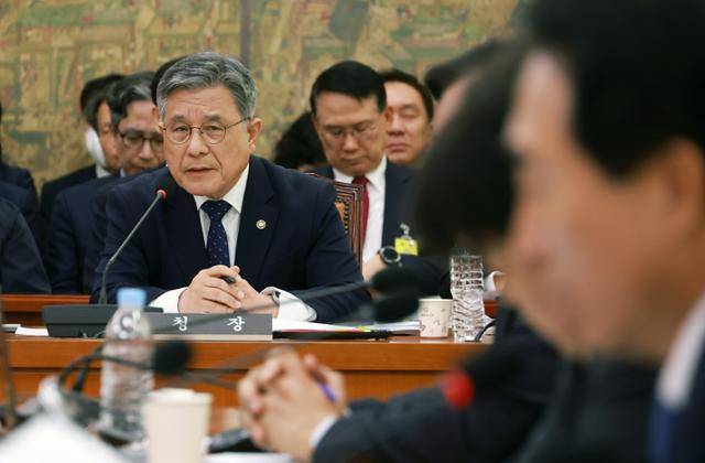 허민 국가유산청장이 29일 서울 여의도 국회에서 열린 문화체육관광위원회의 문화체육관광부, 국가유산청 등 종합감사에서 의원 질의에 답하고 있다. 뉴시스