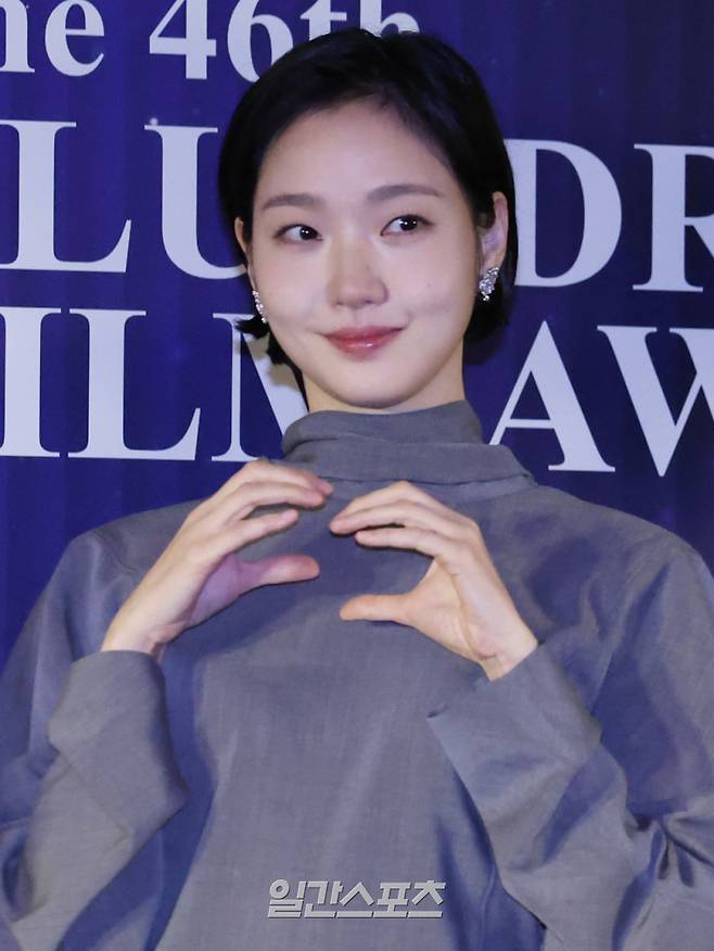 배우 김고은이 29일 오전 서울 영등포구 CGV여의도에서 열린 제46회 청룡영화상 핸드프린팅 행사에 참석해 포토타임을 갖고 있다. 이 행사에는 지난해 제45회 청룡영화상 수상자인 황정민, 김고은, 정해인, 이상희, 노상현, 박주현이 참석한다. 핸드프린팅은 청룡영화상의 전통적인 사전 행사로, 한 해 수상자들이 남긴 업적을 영구히 기념하는 의미 있는 자리이다. 서병수 기자 qudtn@edaily.co.kr /2025.10.29/