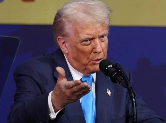 도널드 트럼프 미국 대통령이 29일 경북 경주에서 열린 아시아태평양경제협력체(APEC)에서 연설을 하고 있다. [사진=로이터/연합뉴스]