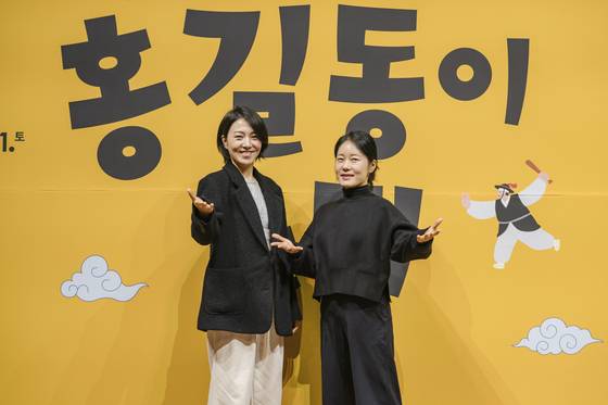 11월 28일 개막하는 마당놀이 '홍길동이 온다'에서 '홍길동'을 맡은 이소연과 김율희(왼쪽부터). 사진 국립극장