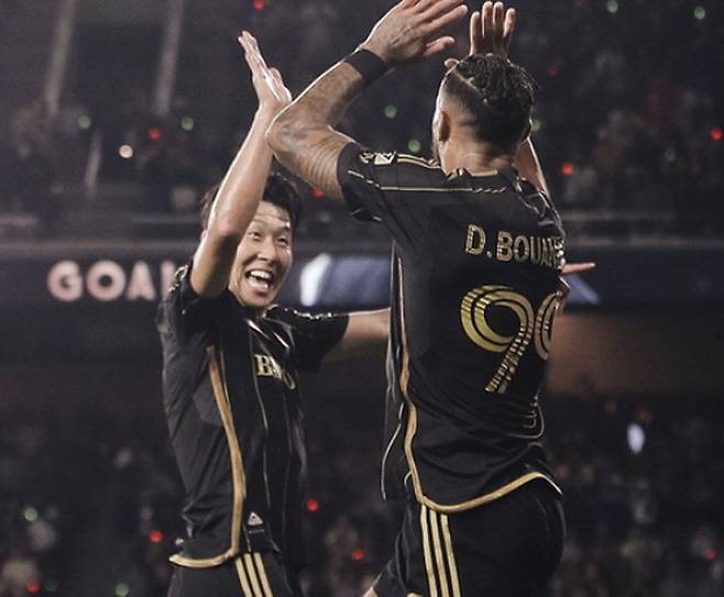 지난달 28일 MLS 세인트루이스전에서 골 세리머니를 함께하는 손흥민과 부앙가. MLS 사무국 SNS 캡처