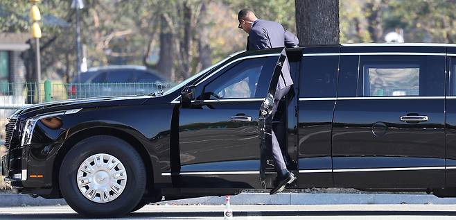 The Beast, the US presidential state car, waits to transport Donald Trump to the APEC Summit in Gyeongju, North Gyeongsang Province, Wednesday. (Yonhap)
