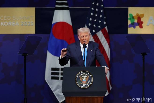 (경주 로이터=뉴스1) 양은하 기자 = 29일 도널드 트럼프 미국 대통령이 경주에서 열린 아시아태평양경제협력체(APEC) CEO 서밋 개회식에 참석해 특별연설을 하고 있다. 2025. 10. 29. ⓒ 로이터=뉴스1 Copyright (C) 뉴스1. All rights reserved. 무단 전재 및 재배포, AI학습 이용 금지. /사진=(경주 로이터=뉴스1) 양은하 기자