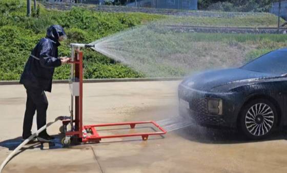 워터가드로 전기차 화재 진압을 하는 시뮬레이션 모습/사진제공=비에이치솔루션