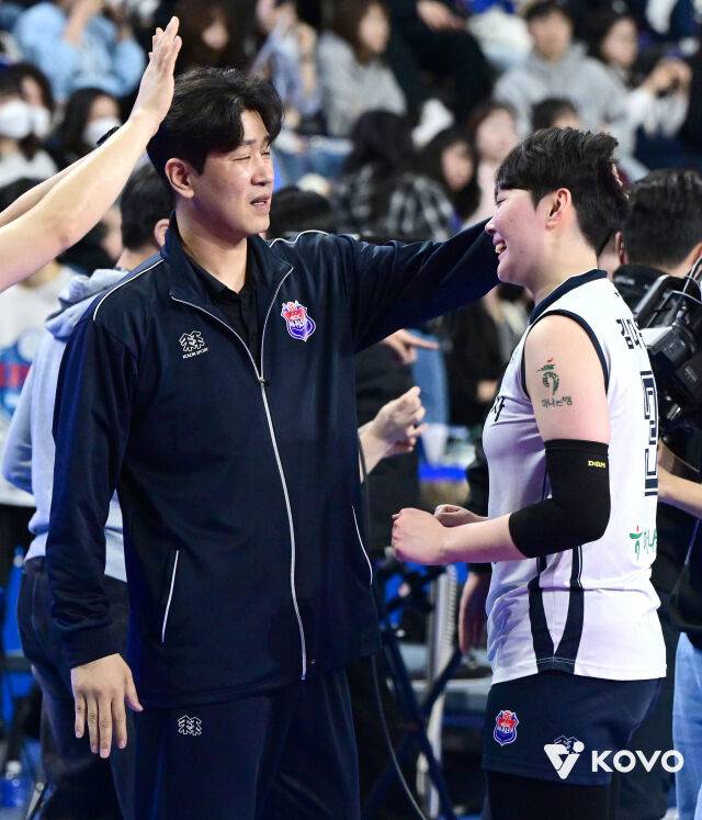 김종민 감독과 김다은/KOVO