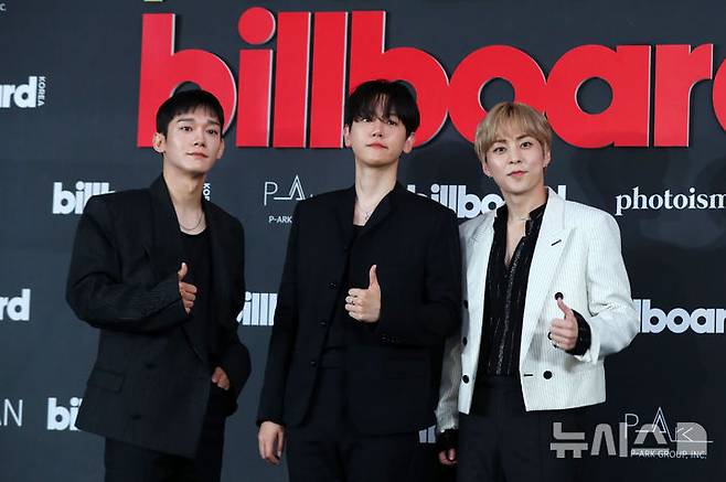 [서울=뉴시스] 김혜진 기자 = 그룹 엑소 첸백시가 27일 오후 서울 중구 신라호텔에서 열린 'Billboard K POWER 100' 이벤트 포토월 행사에서 포즈를 취하고 있다.'Billboard K POWER 100' 이벤트는 빌보드 코리아의 공식 론칭을 기념하는 자리로, 한국 대중음악의 근 100년 역사를 기념하며 K-POP을 중심으로 한 한국 음악이 세계 음악 산업에 끼친 영향력을 조명하기 위해 마련됐다. 2024.08.27. jini@newsis.com