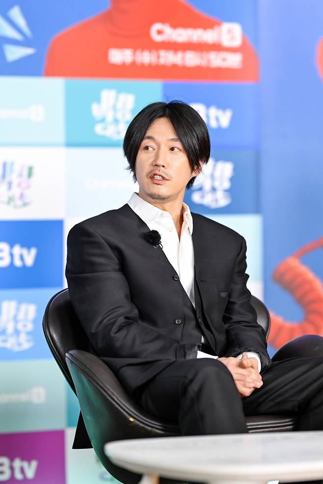 배우 장혁이 29일 오전 온라인 사전녹화 형식으로 공개된 채널S의 예능 ‘박장대소’의 제작발표회에 참석해  발언하고 있다. 사진 채널S