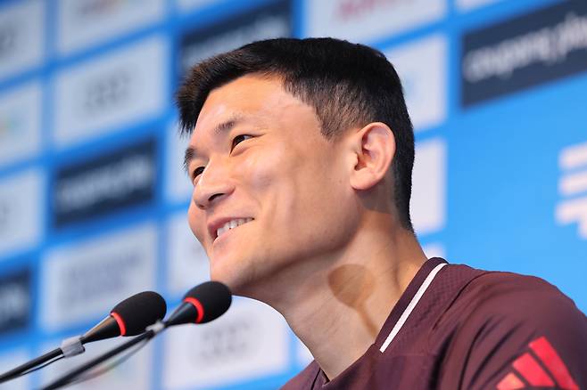 토트넘 홋스퍼와 2024 쿠팡플레이 시리즈를 치르는 바이에른 뮌헨 수비수 김민재가 서울월드컵경기장에서 열린 공식 기자회견에 참석해 밝은 표정을 짓고 있다. 연합뉴스