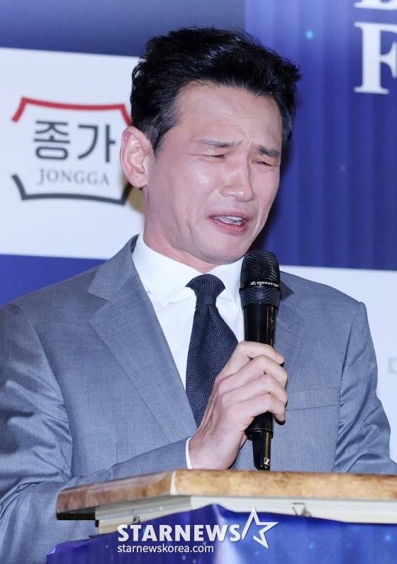 황정민, 11년만에 '홍초짤' 재연.."뭐 탄거야 여기" [청룡 핸드프린팅]