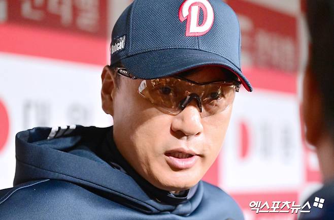 23일 오후 서울 구로구 고척스카이돔에서 열리는 '2025 신한 SOL Bank KBO리그' 두산 베어스와 키움 히어로즈의 경기, 두산 이승엽 감독이 취재진과 대화를 나누고 있다. 엑스포츠뉴스 DB