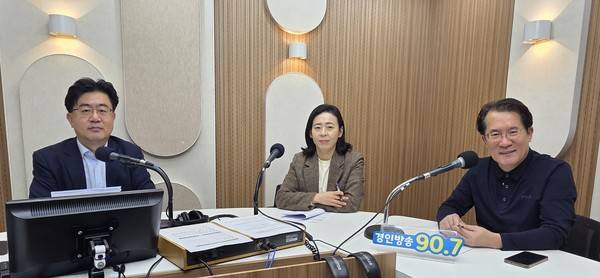 이도형 앵커, 김은경 인하대 초빙교수, 박상병 시사평론가 2025.10.30 [경인방송 시사뉴스팀]