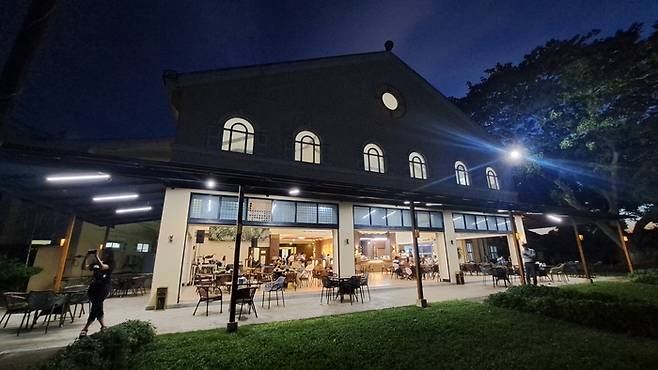 이글릿지의 4개 코스중 하나인 파인힐스 골프클럽 야경