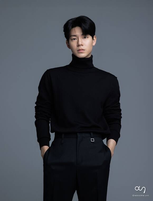 배우 배현성이 tvN 월화드라마 '신사장 프로젝트'를 통해 함께 호흡을 맞춘 한석규에 대한 존경심을 내비쳤다. 또한 이번 기회를 통해 많은 것을 배웠다고 밝혔다. /어썸이엔티