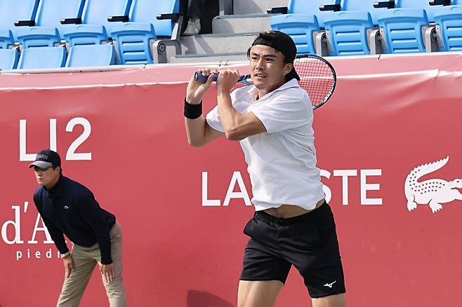 작년 준우승자 타로 다니엘이 저우이에게 패배하며 2회전에서 탈락했다. 서울오픈조직위