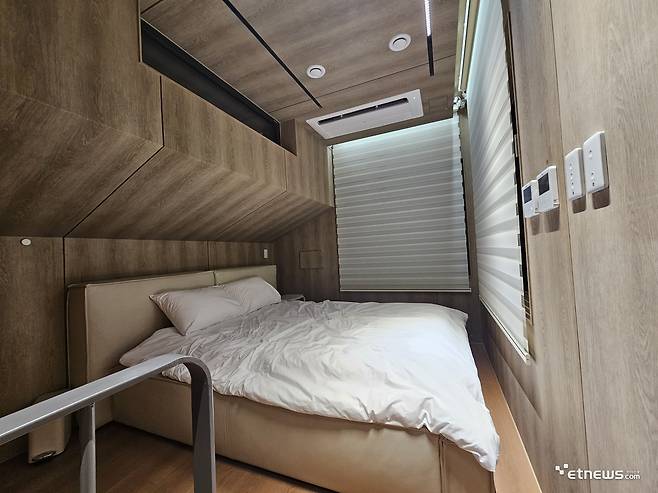 듀오 맥스 2층 침실