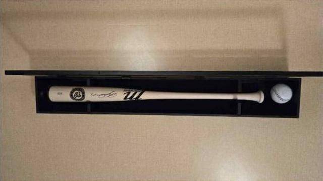 도널드 트럼프 미국 대통령이 이재명 대통령에게 선물한 야구용품 세트. 대통령실 제공