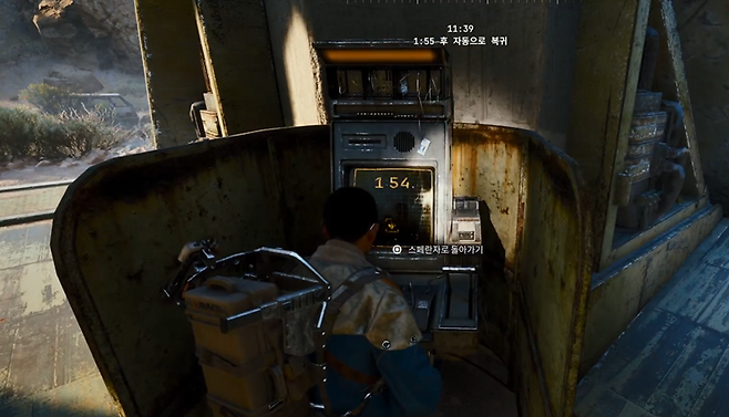 ▲ 시간이 지나면 문이 열린다. 안에 있는 컴퓨터를 조작하면 타이머가 크게 줄어들고 탈출할 수 있다