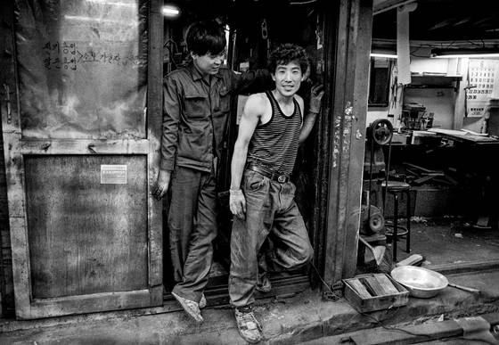 삶의 현장에서 늘 활력이 넘쳤던 청계천 사람들. [사진 이한구]