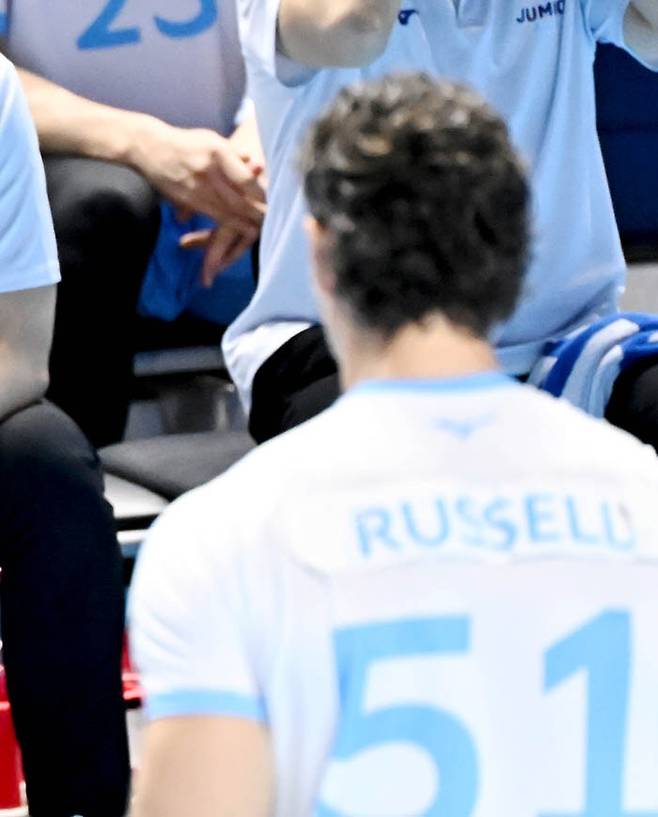 대한항공 카일 러셀이 지난 23일 한국전력과 경기에서 이름표를 덧댄 유니폼을 입고 있다. KOVO 제공